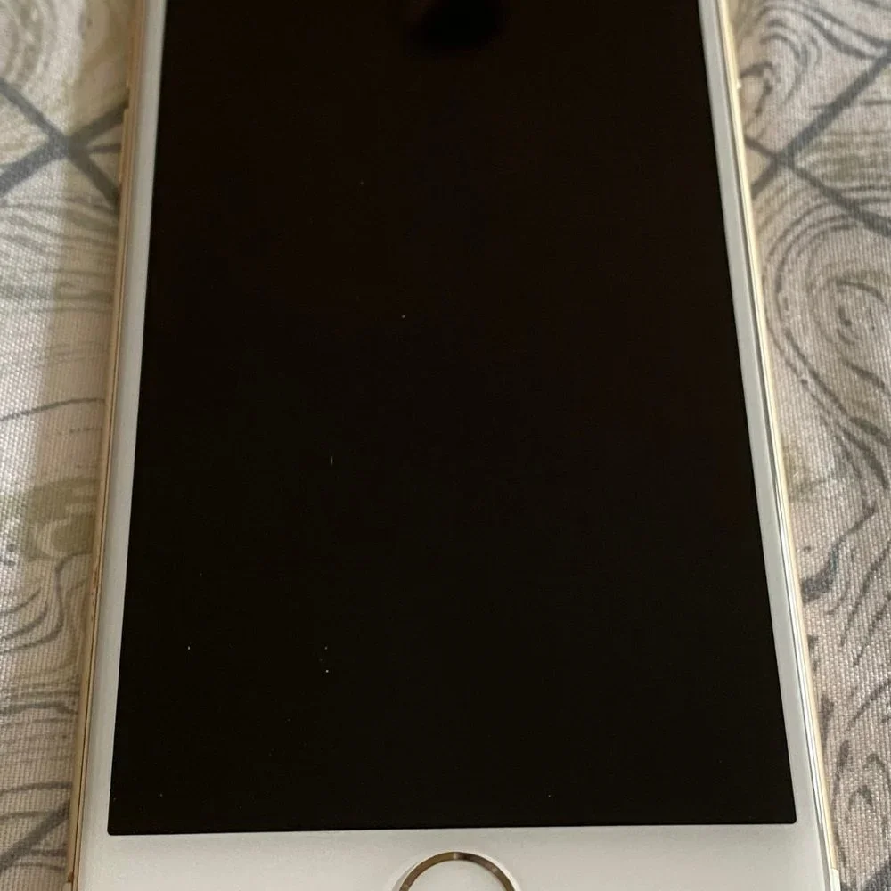 🎉HOST PICK🎉 Apple iPhone 6 128GB Gold Like New with Earpods Phone Unlocked